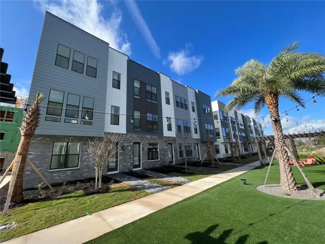 MLS: O6107258 Condo For Sale