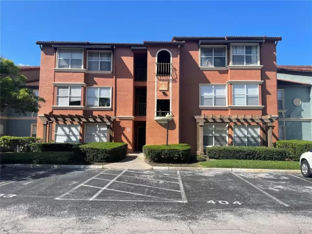 MLS: O6107756 Condo For Sale