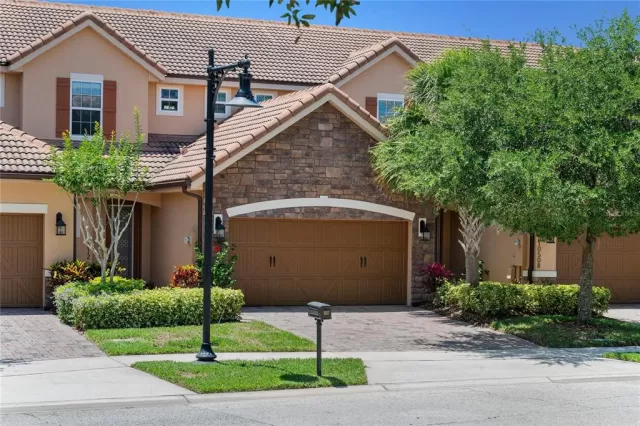 MLS: O6108932 Condo For Sale