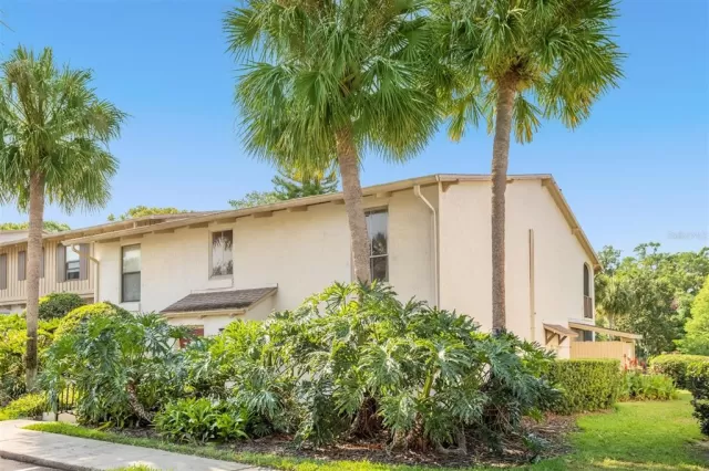 MLS: O6111492 Condo For Sale