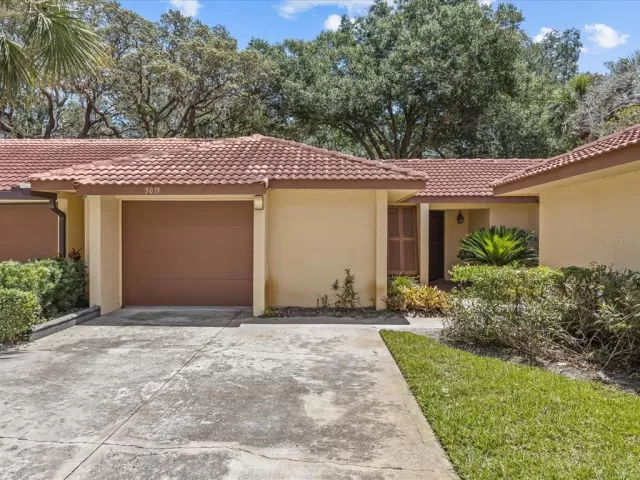 MLS: O6112034 Condo For Sale