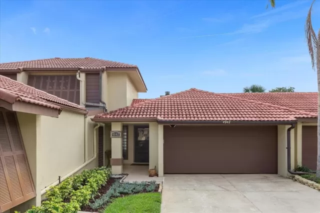 MLS: O6112377 Condo For Sale