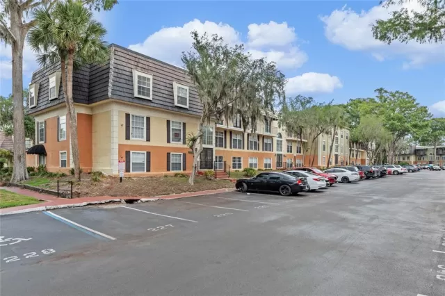 MLS: O6113384 Condo For Sale