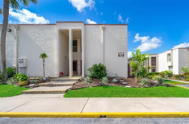 MLS: O6115722 Condo For Sale