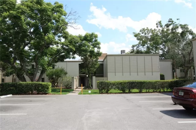 MLS: O6116868 Condo For Sale