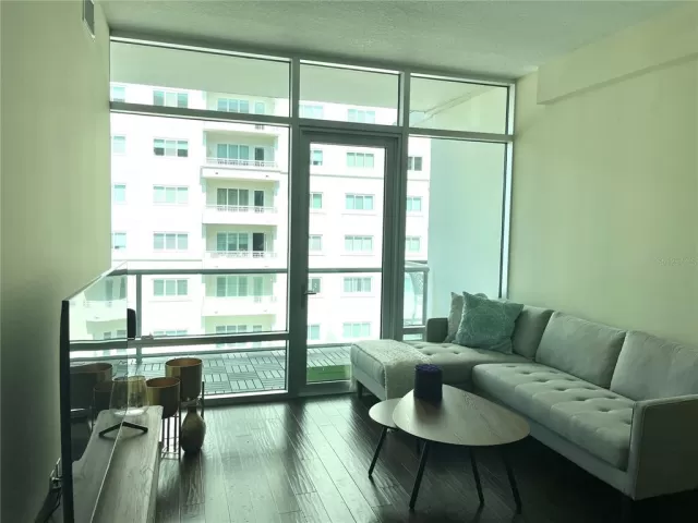 MLS: O6116977 Condo For Sale