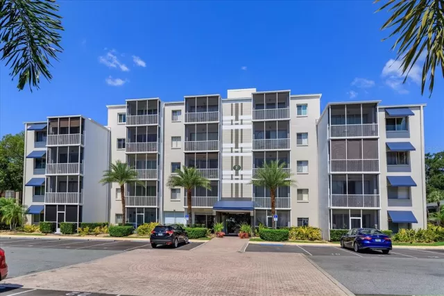 MLS: O6117018 Condo For Sale