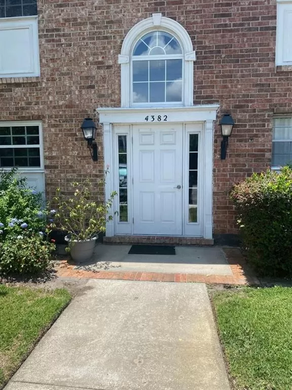 MLS: O6117837 Condo For Sale