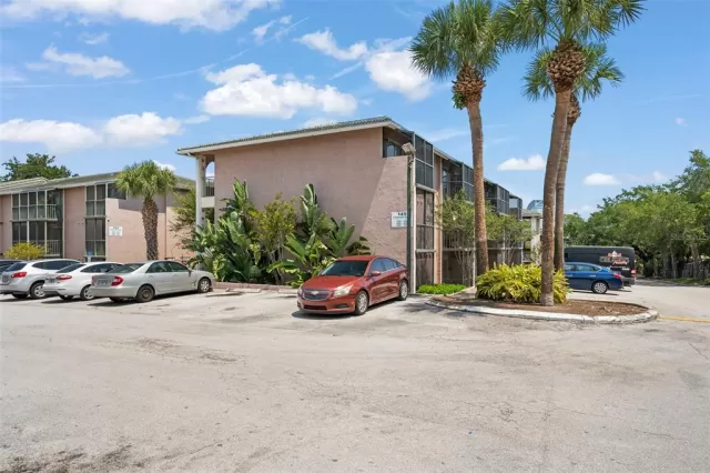 MLS: O6118467 Condo For Sale