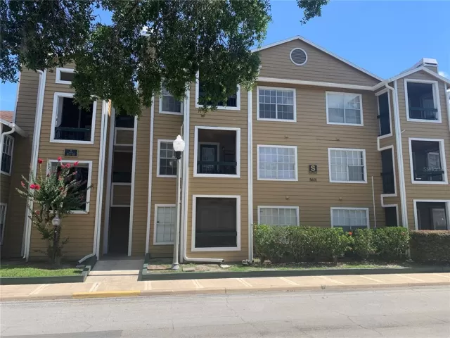 MLS: O6118638 Condo For Sale