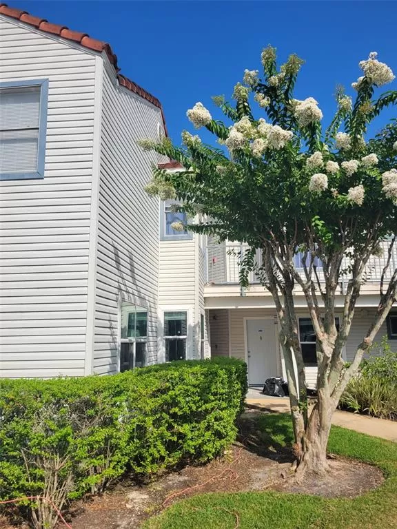 MLS: O6118680 Condo For Sale