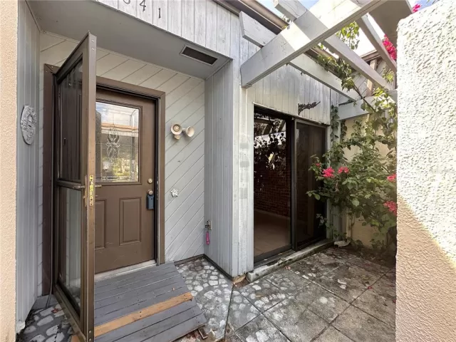 MLS: O6119890 Condo For Sale