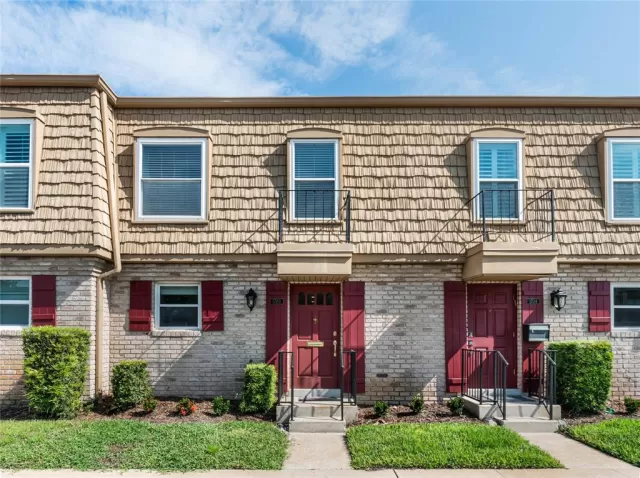 MLS: O6122386 Condo For Sale