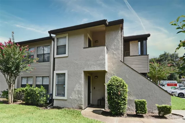 MLS: O6123468 Condo For Sale