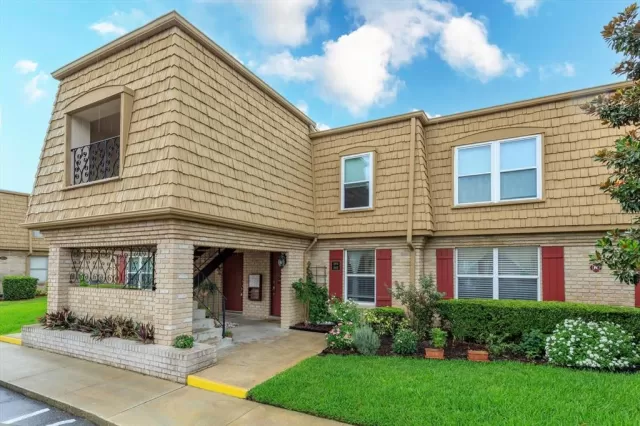 MLS: O6125031 Condo For Sale