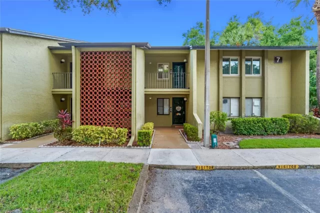 MLS: O6126977 Condo For Sale