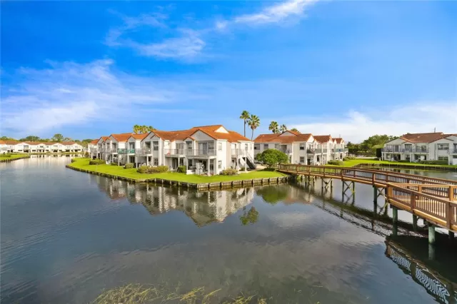 MLS: O6127097 Condo For Sale