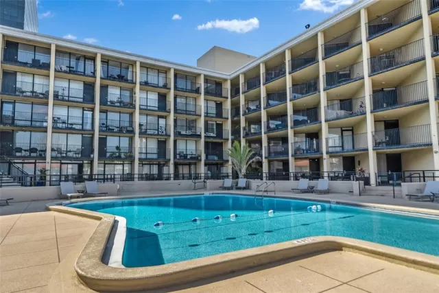 MLS: O6131303 Condo For Sale