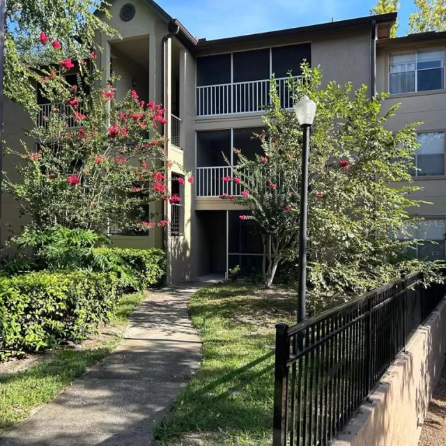 MLS: O6133277 Condo For Sale