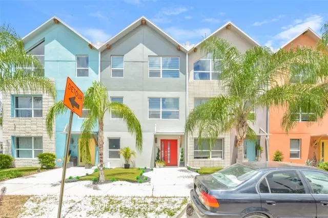 MLS: O6135989 Condo For Sale