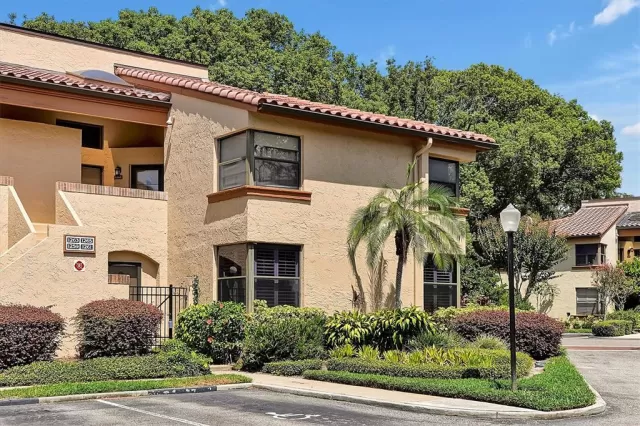 MLS: O6137988 Condo For Sale