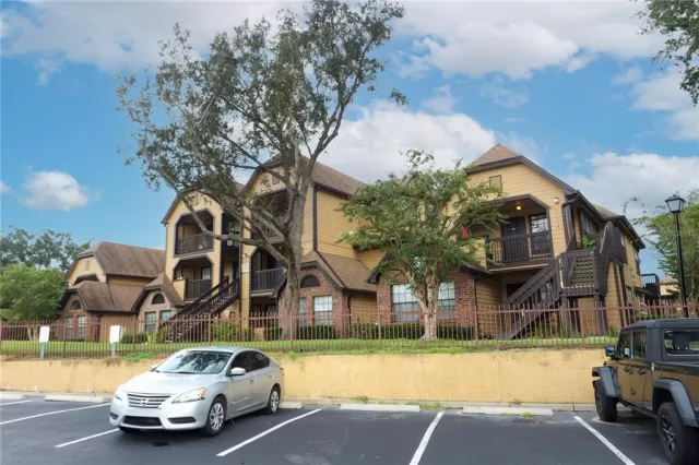 MLS: O6142288 Condo For Sale