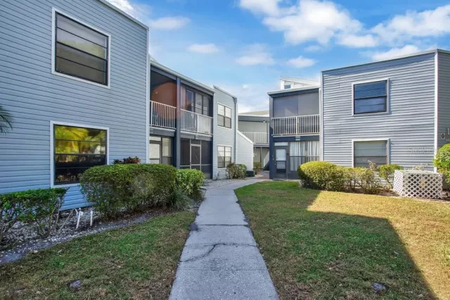 MLS: O6147989 Condo For Sale