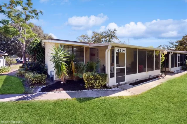 MLS: O6149948 Condo For Sale