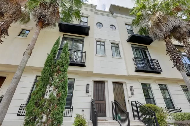 MLS: O6151439 Condo For Sale