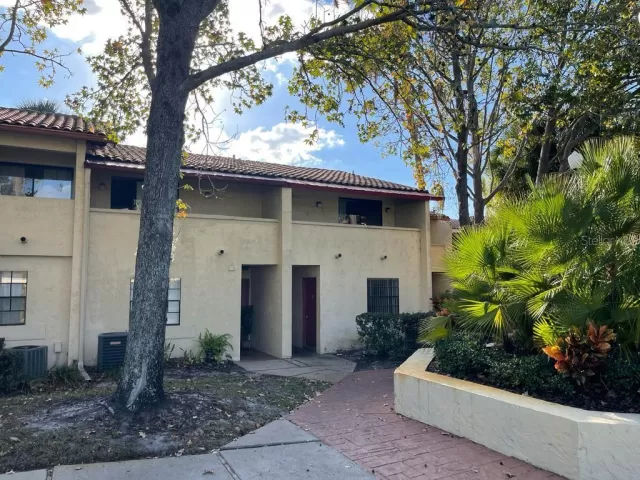 MLS: O6155465 Condo For Sale