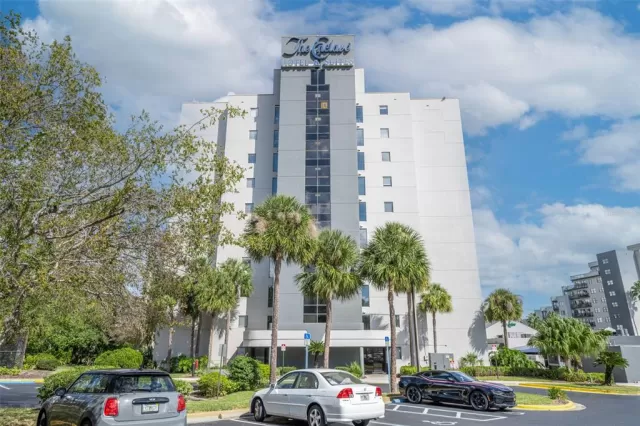 MLS: O6156876 Condo For Sale