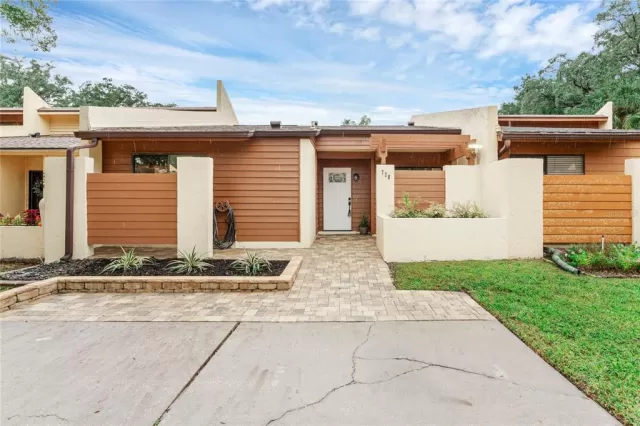 MLS: O6158542 Condo For Sale