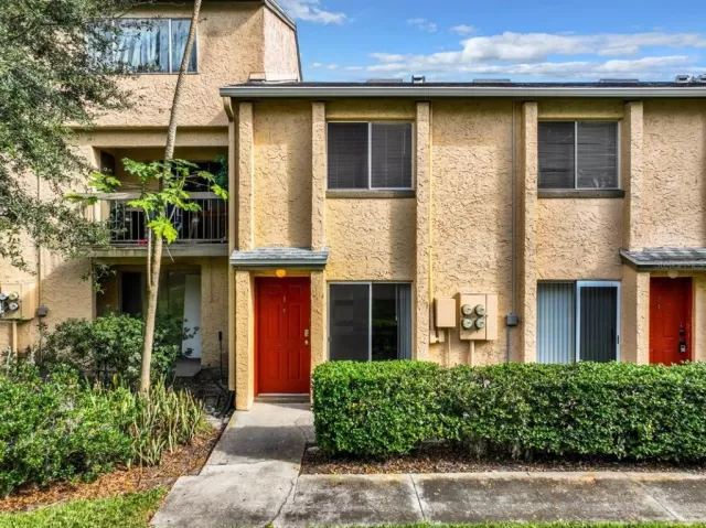 MLS: O6161883 Condo For Sale