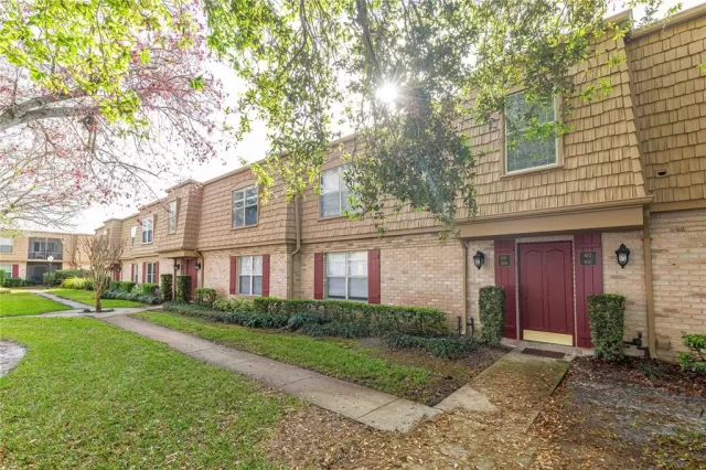 MLS: O6162113 Condo For Sale