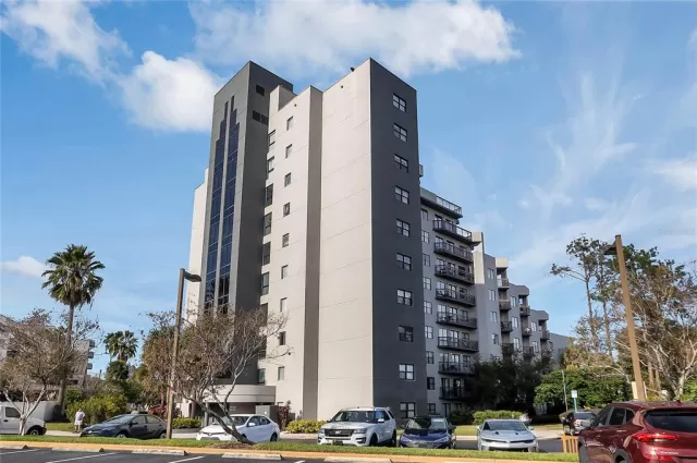 MLS: O6163297 Condo For Sale