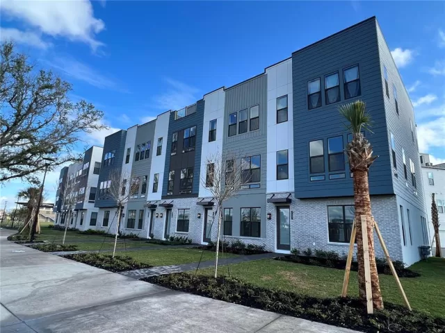 MLS: O6167231 Condo For Sale