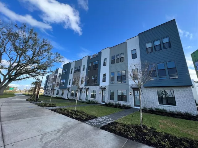 MLS: O6167876 Condo For Sale