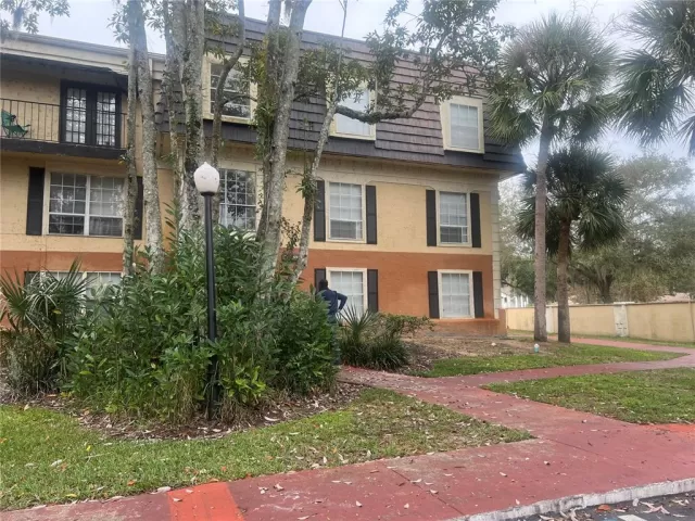 MLS: O6168725 Condo For Sale