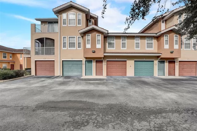 MLS: O6168934 Condo For Sale