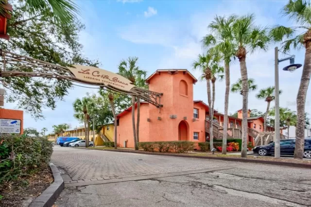 MLS: O6171975 Condo For Sale