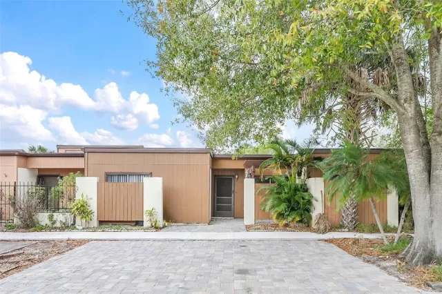 MLS: O6172294 Condo For Sale