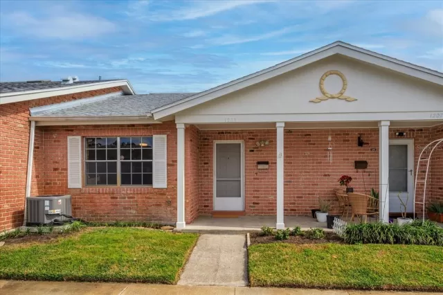 MLS: O6172922 Condo For Sale