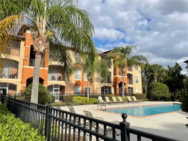 MLS: O6176127 Condo For Sale