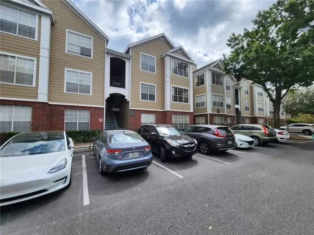 MLS: O6176202 Condo For Sale
