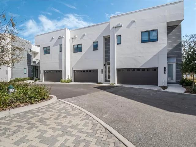 MLS: O6176695 Condo For Sale