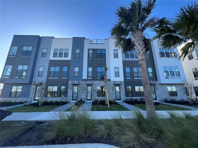 MLS: O6176879 Condo For Sale