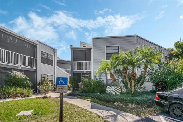 MLS: O6183899 Condo For Sale