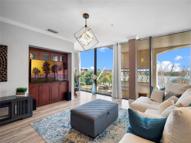 MLS: O6184918 Condo For Sale