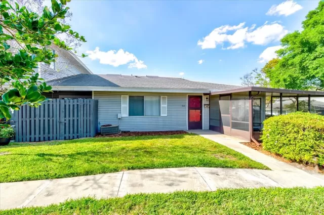 MLS: O6186102 Condo For Sale