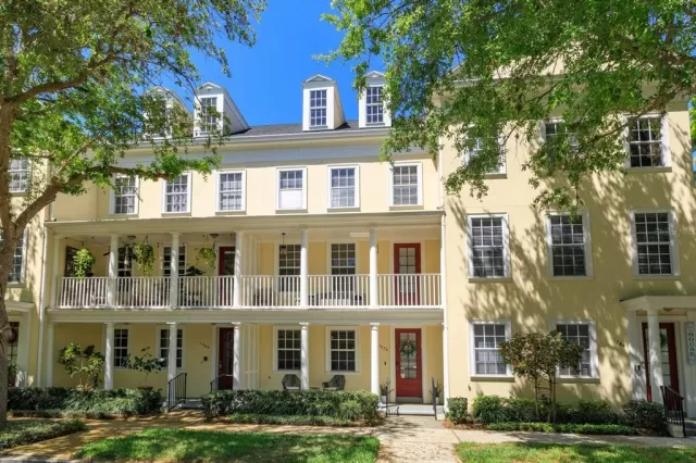 MLS: O6188305 Condo For Sale